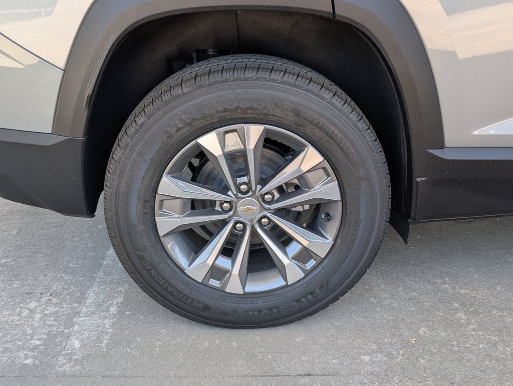 New 2027 Chevrolet Equinox LT w/ Convenience Package II FWD image 3
