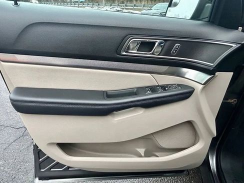 Used 2018 Ford Explorer XLT w/ Equipment Group 202A image 12