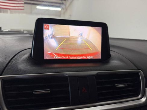 Used 2018 MAZDA MAZDA3 Sport image 17