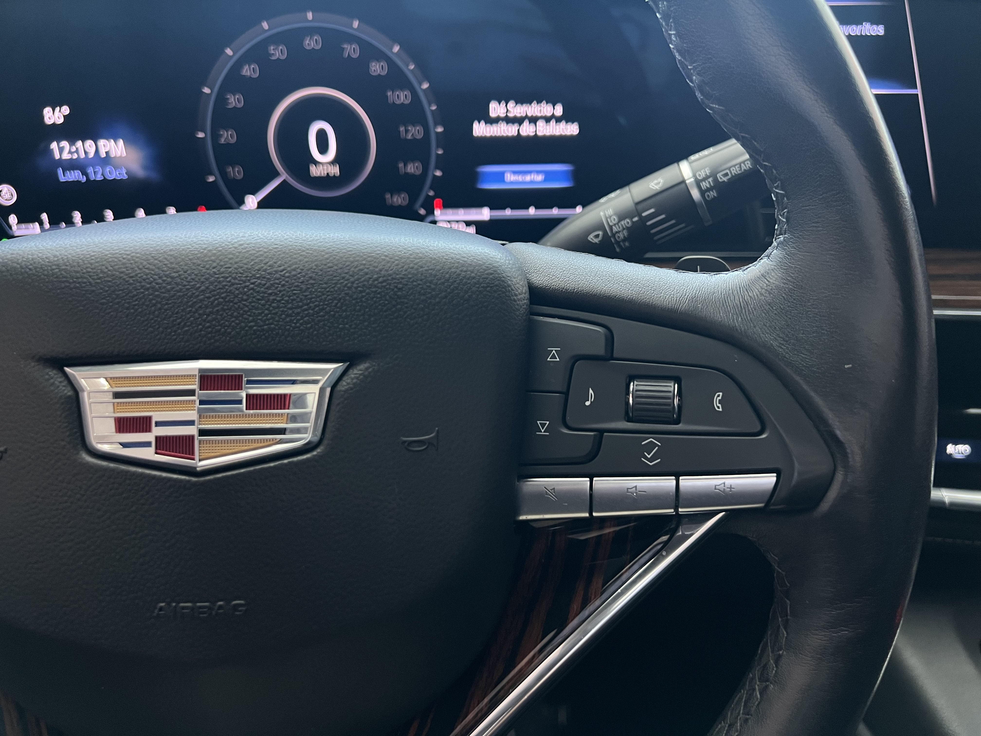 Used 2023 Cadillac Escalade Luxury RWD image 15