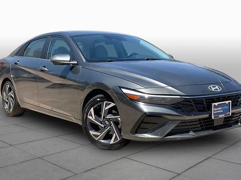 Certified 2024 Hyundai Elantra Limited FWD image 3