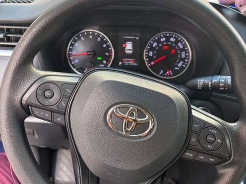 Used 2021 Toyota RAV4 XLE image 6