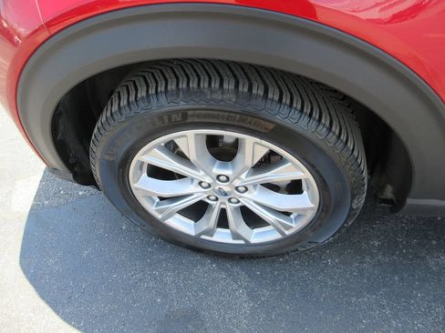 Used 2020 Ford Explorer XLT w/ Equipment Group 202A AWD/4WD image 14