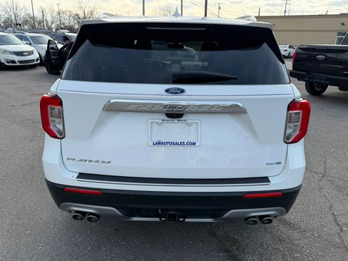 Used 2020 Ford Explorer Platinum w/ Premium Technology Package image 4