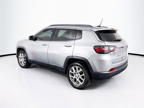 Used 2024 Jeep Compass Latitude w/ Sun and Sound Group AWD/4WD image 5