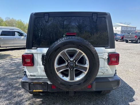 Used 2018 Jeep Wrangler Unlimited Sahara image 7