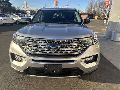 Used 2022 Ford Explorer Limited image 3