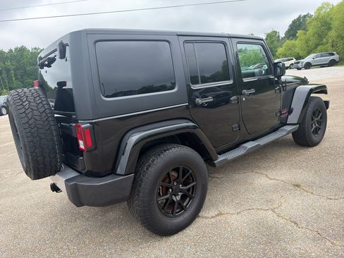 Used 2015 Jeep Wrangler Unlimited Sahara w/ Connectivity Group AWD/4WD image 4