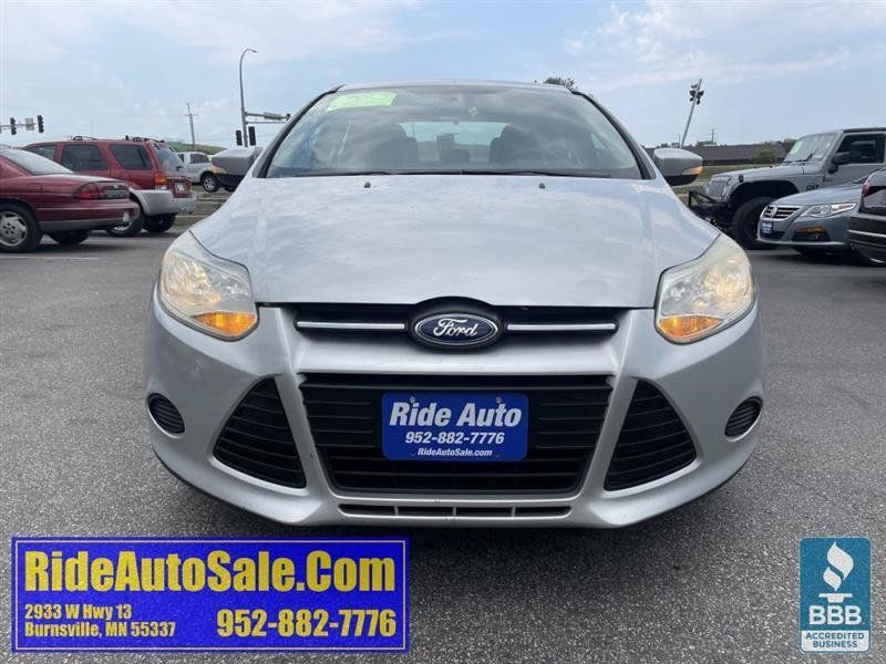 Used 2013 Ford Focus SE w/ SE Winter Pkg FWD image 2