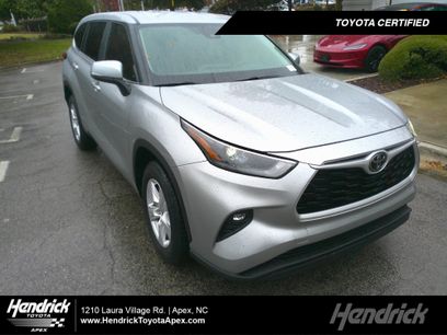 Used 2023 Toyota Highlander LE