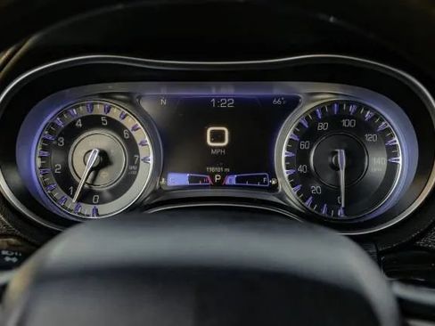 Used 2019 Chrysler 300 Limited RWD image 24
