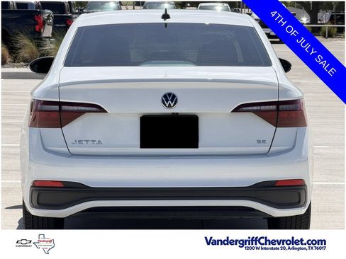 Used 2024 Volkswagen Jetta SE FWD image 5