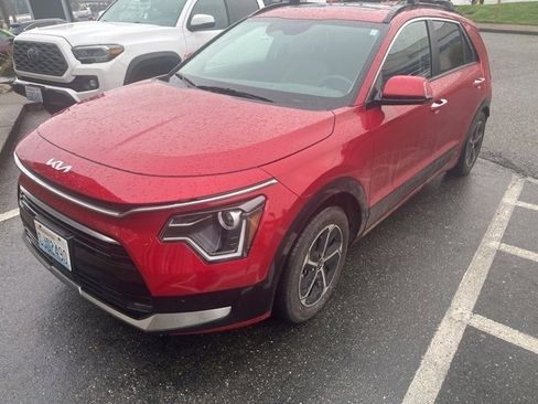 Certified 2023 Kia Niro SX image 3