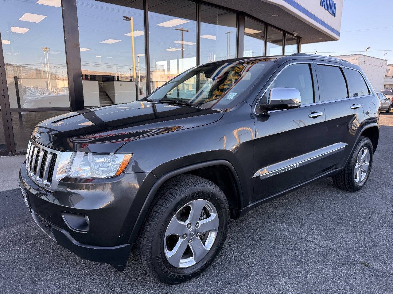 Used 2011 Jeep Grand Cherokee Limited AWD/4WD image 1
