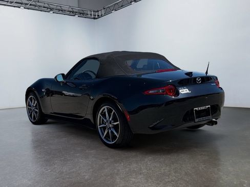 Used 2022 MAZDA MX-5 Miata Grand Touring w/ Weather Package RWD image 5