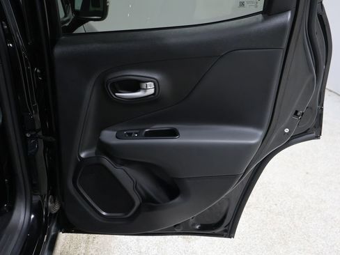 Used 2023 Jeep Renegade Latitude image 21