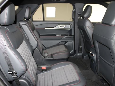 New 2026 Ford Explorer ST-Line w/ ST-Line Street Pack AWD/4WD image 32