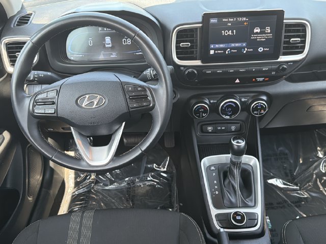 Certified 2025 Hyundai Venue SEL FWD image 25