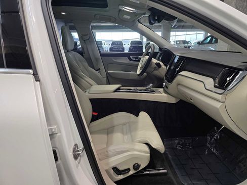 Used 2023 Volvo XC60 T8 Ultimate w/ Climate Package image 30