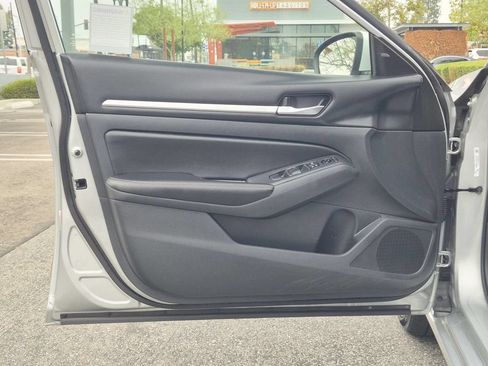 Used 2022 Nissan Altima 2.5 SV FWD image 23