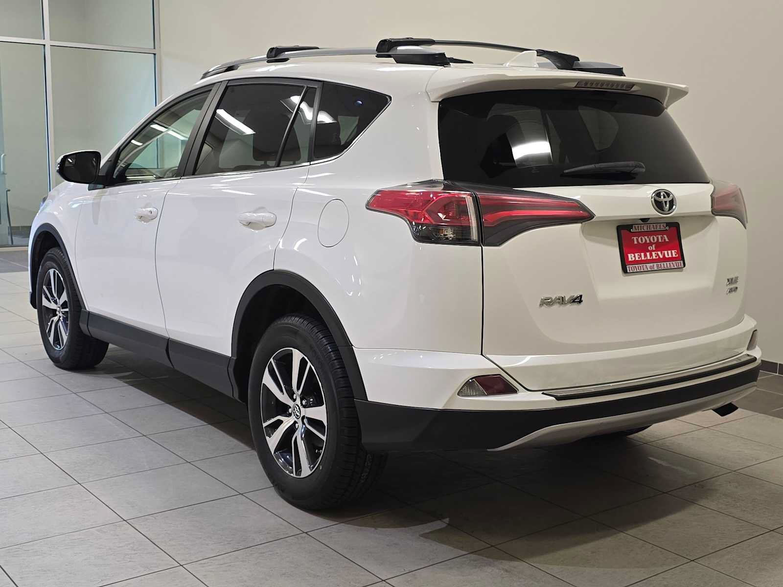 Used 2017 Toyota RAV4 XLE w/ All Weather Liner Package AWD/4WD image 4