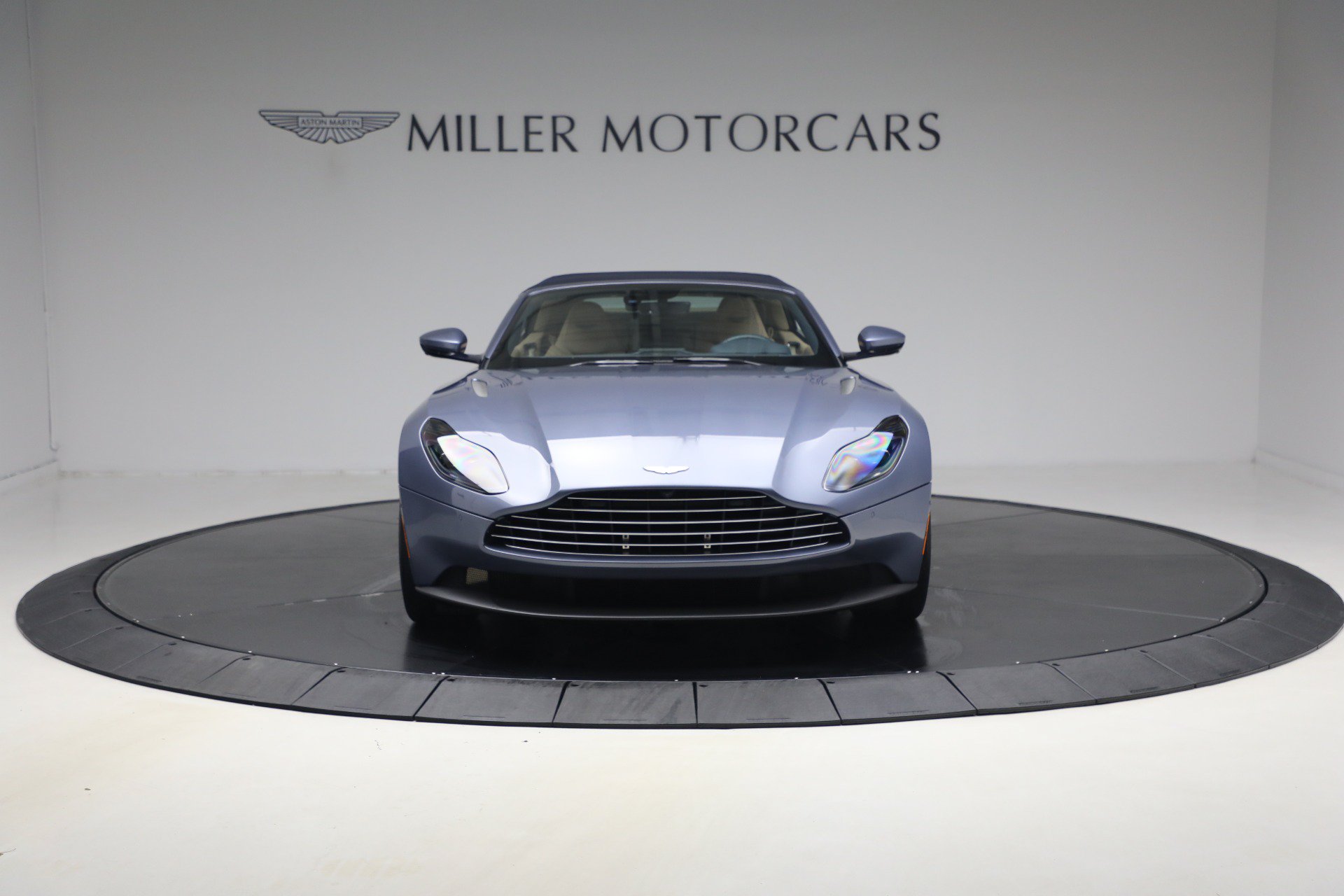 Used 2022 Aston Martin DB11 Volante RWD image 15