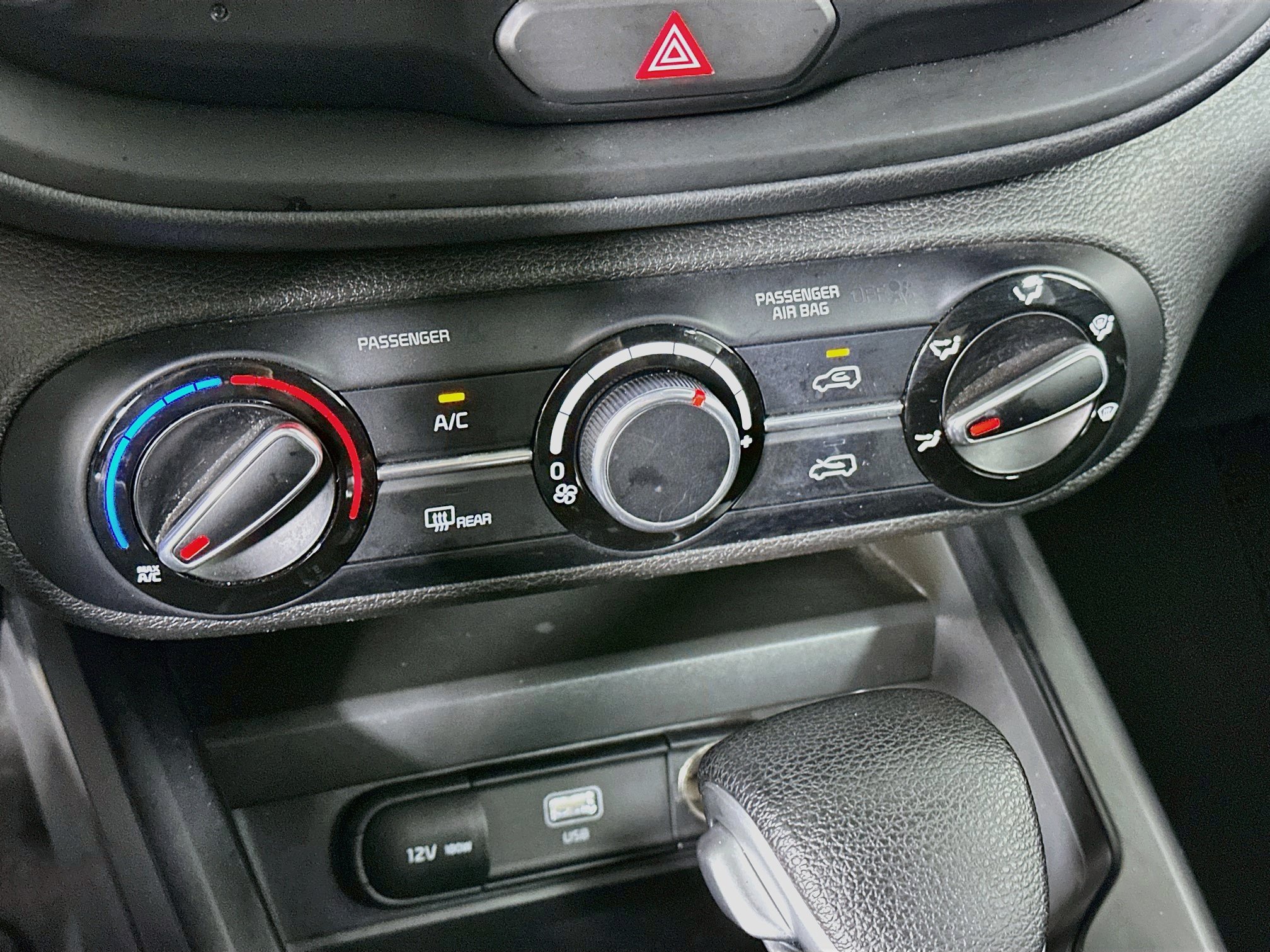 Used 2025 Kia Soul LX w/ LX Technology Package FWD image 23