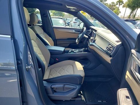 Used 2024 Volkswagen Atlas Cross Sport SE w/ Panoramic Sunroof Package FWD image 8