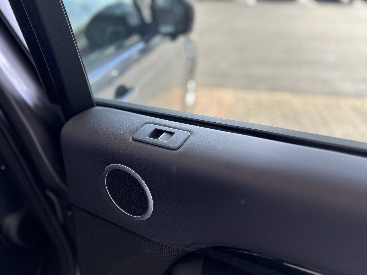 Used 2018 Land Rover Discovery SE AWD/4WD image 48