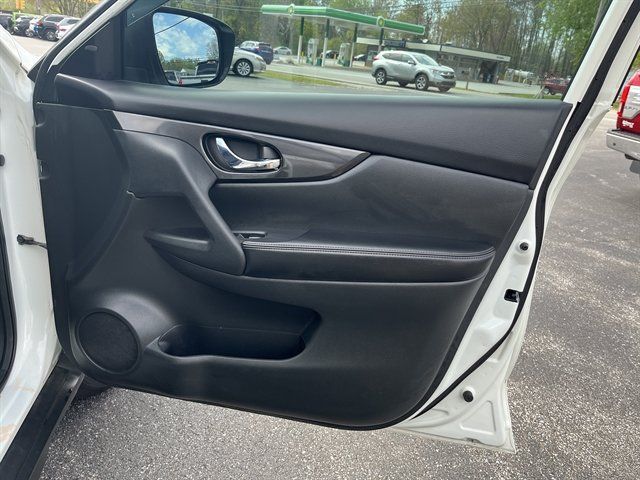 Used 2018 Nissan Rogue SV AWD/4WD image 31