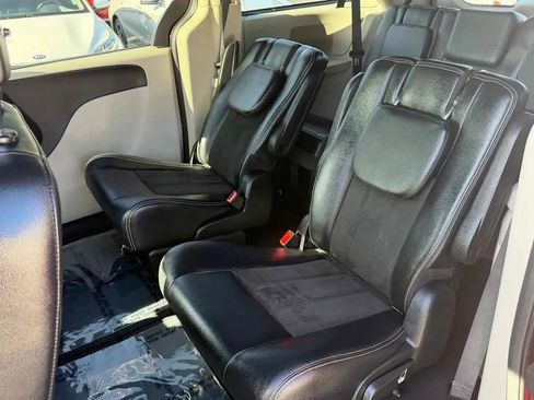 Used 2019 Dodge Grand Caravan SXT FWD image 21