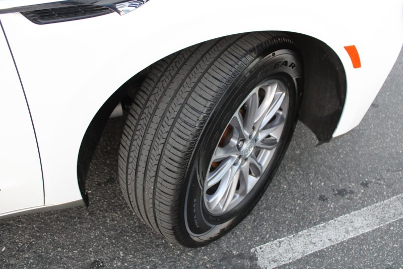 Used 2022 Buick Enclave Essence FWD image 19