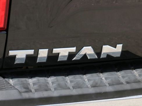Used 2017 Nissan Titan SV RWD image 8