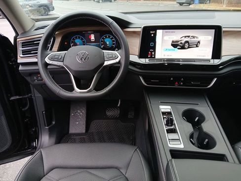 New 2026 Volkswagen Atlas SE FWD image 13