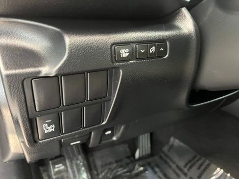 Used 2016 Lexus IS 300 AWD image 32