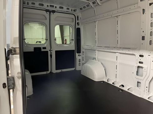 Used 2025 RAM ProMaster 2500 w/ Quick Order Package 22G SLT FWD image 19