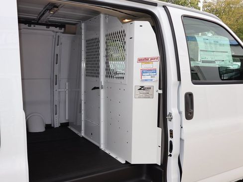 New 2025 GMC Savana 2500 w/ Enhanced Convenience Package RWD image 27