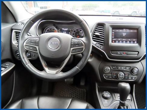Used 2019 Jeep Cherokee Latitude Plus w/ Comfort/Convenience Group AWD/4WD image 11