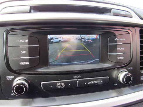 Used 2016 Kia Sorento LX w/ LX Convenience Package image 17