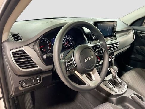 Certified 2023 Kia Seltos LX image 9