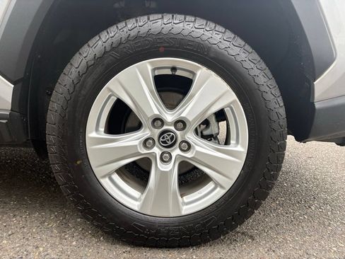 Used 2021 Toyota RAV4 XLE w/ XLE Grade Weather Package AWD/4WD image 10