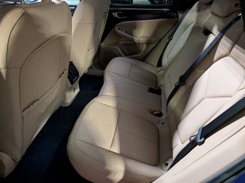 Certified 2025 Porsche Macan image 24