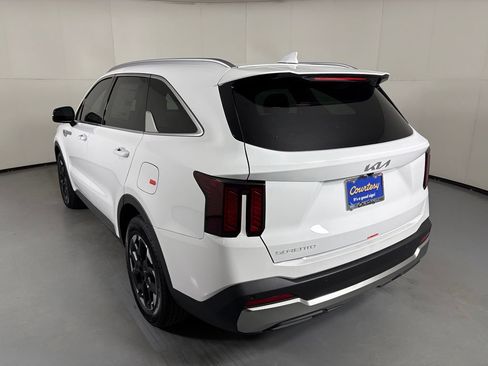 New 2026 Kia Sorento S FWD image 6