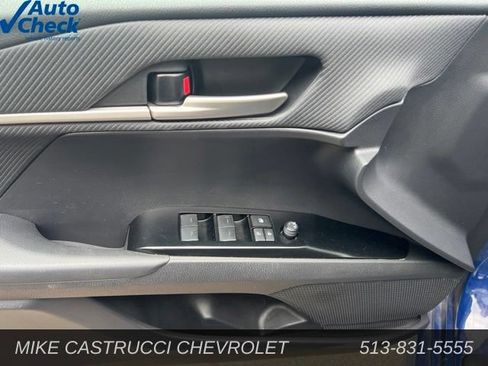 Used 2025 Toyota Camry SE FWD image 8
