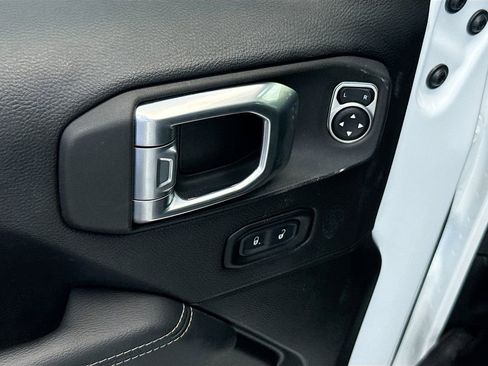Used 2023 Jeep Wrangler Unlimited Sahara AWD/4WD image 19