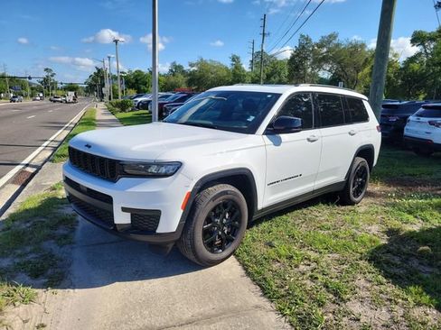 Used 2024 Jeep Grand Cherokee L Altitude AWD/4WD image 4