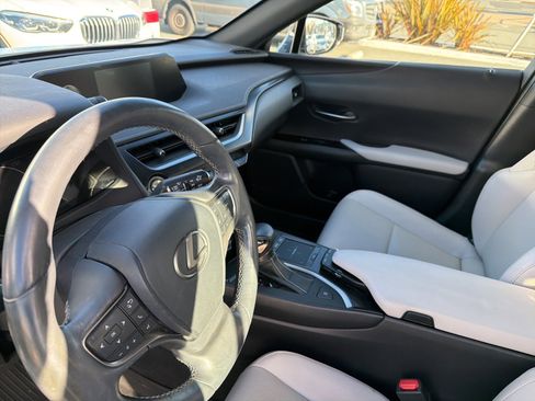 Used 2019 Lexus UX 200 image 5