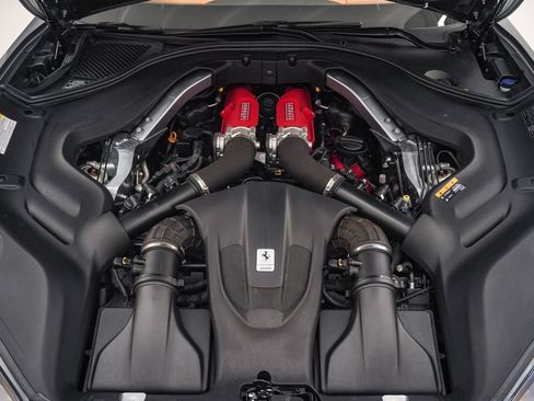 Used 2019 Ferrari Portofino RWD image 37