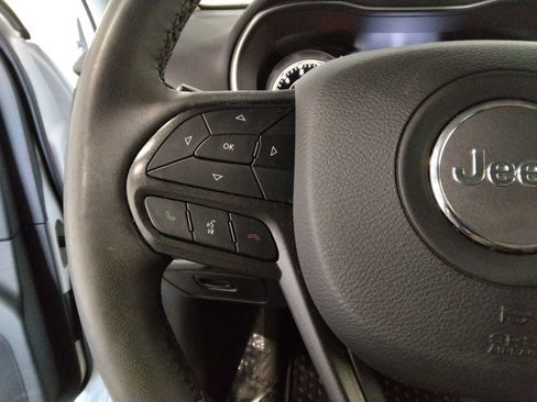 Used 2021 Jeep Cherokee Trailhawk image 13