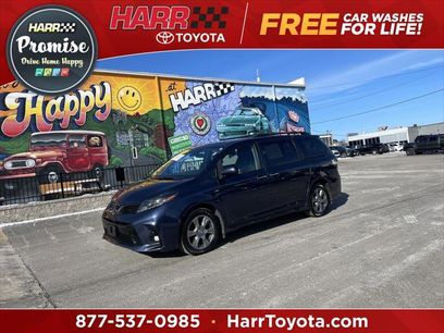 Certified 2020 Toyota Sienna SE w/ SE Preferred Package